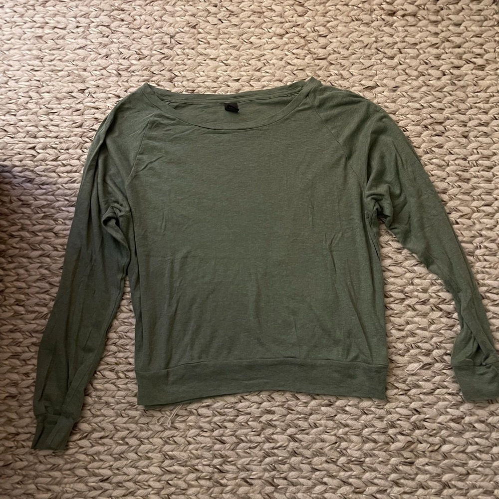 Aritzia TNA Doleman Long Sleeve - Size L